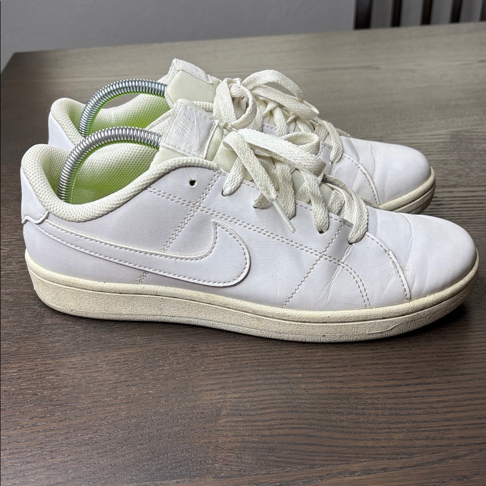 Nike White Low-Top Sneakers 9.5 Classic Tennis Shoes - Picture 3 of 7